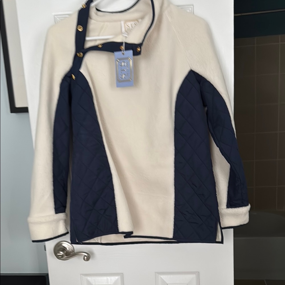 Sail to Sable; Cream and Navy Quilted fleece Pullover; NWT; size medium